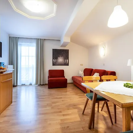 Ξενοδοχείο με διαμερίσματα Dachsteinblick 4*