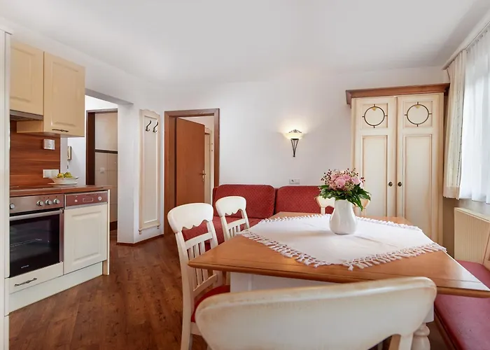 Dachsteinblick アパートホテル フラッハウ